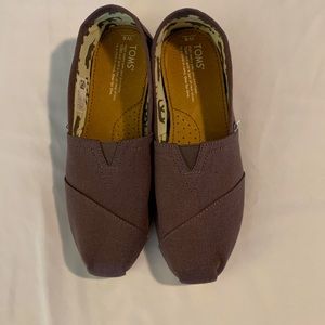 TOMS Size 8
